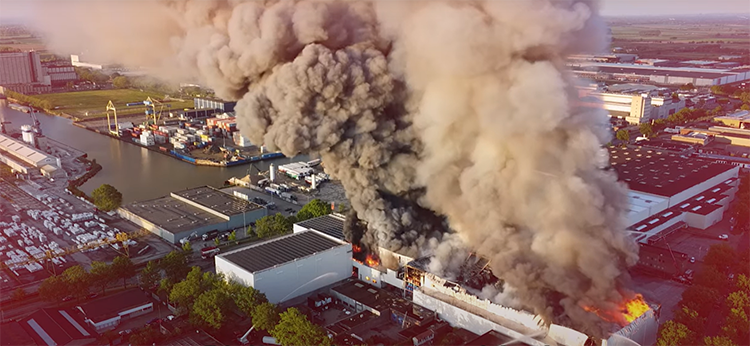 Complicated large-scale fire at cold storage facility in Oss, The Netherlands