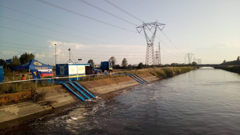 FloodHoses reducing water levels in urban and rural areas
