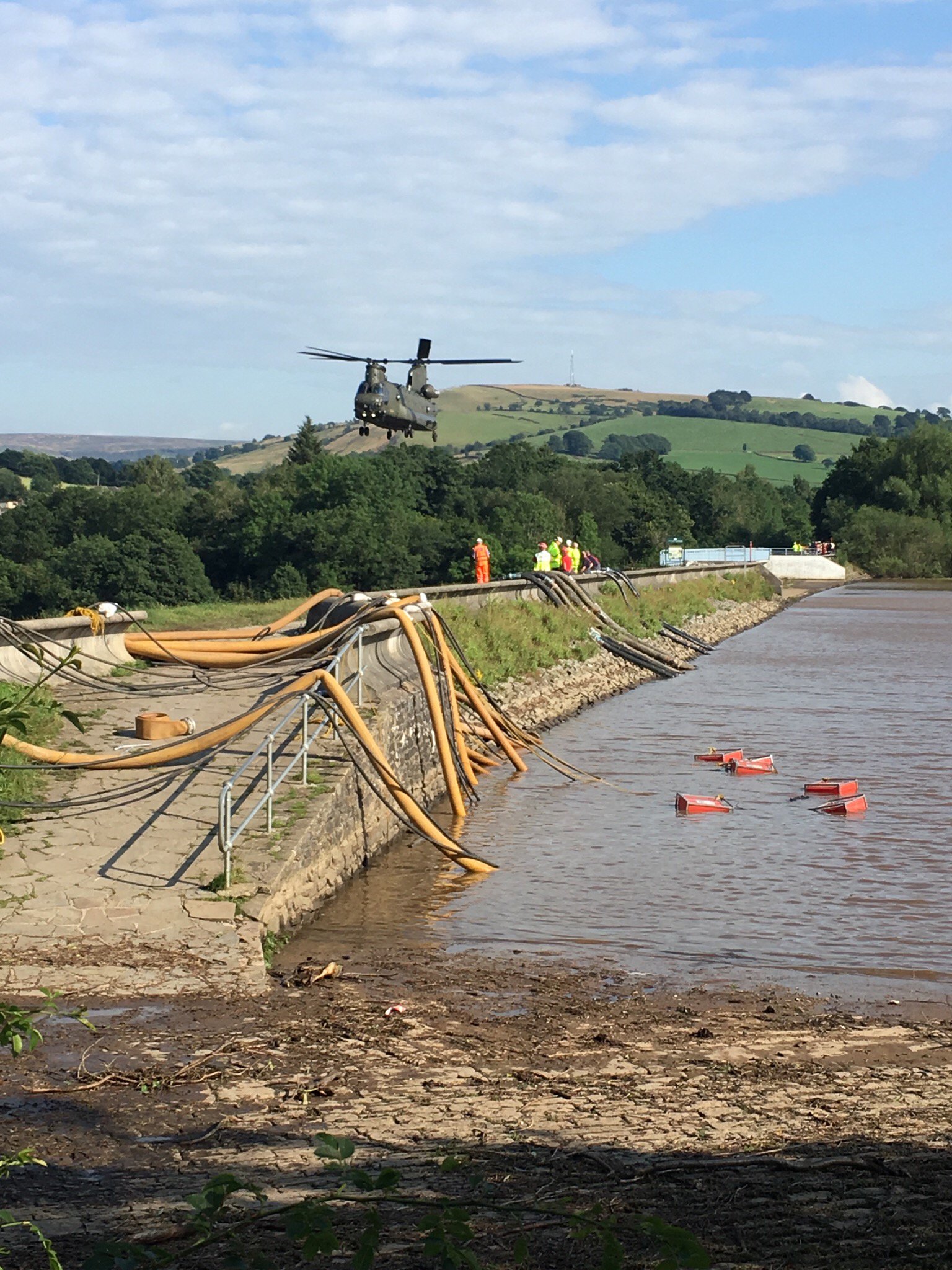 Lowering water level at the reservoir using Hytrans FloodPumps.